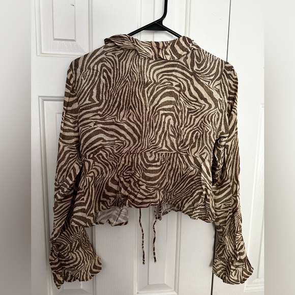 Australian Showpo tie front blouse. Sexy Tiger pattern. Size US6 Small. - Picture 5 of 6